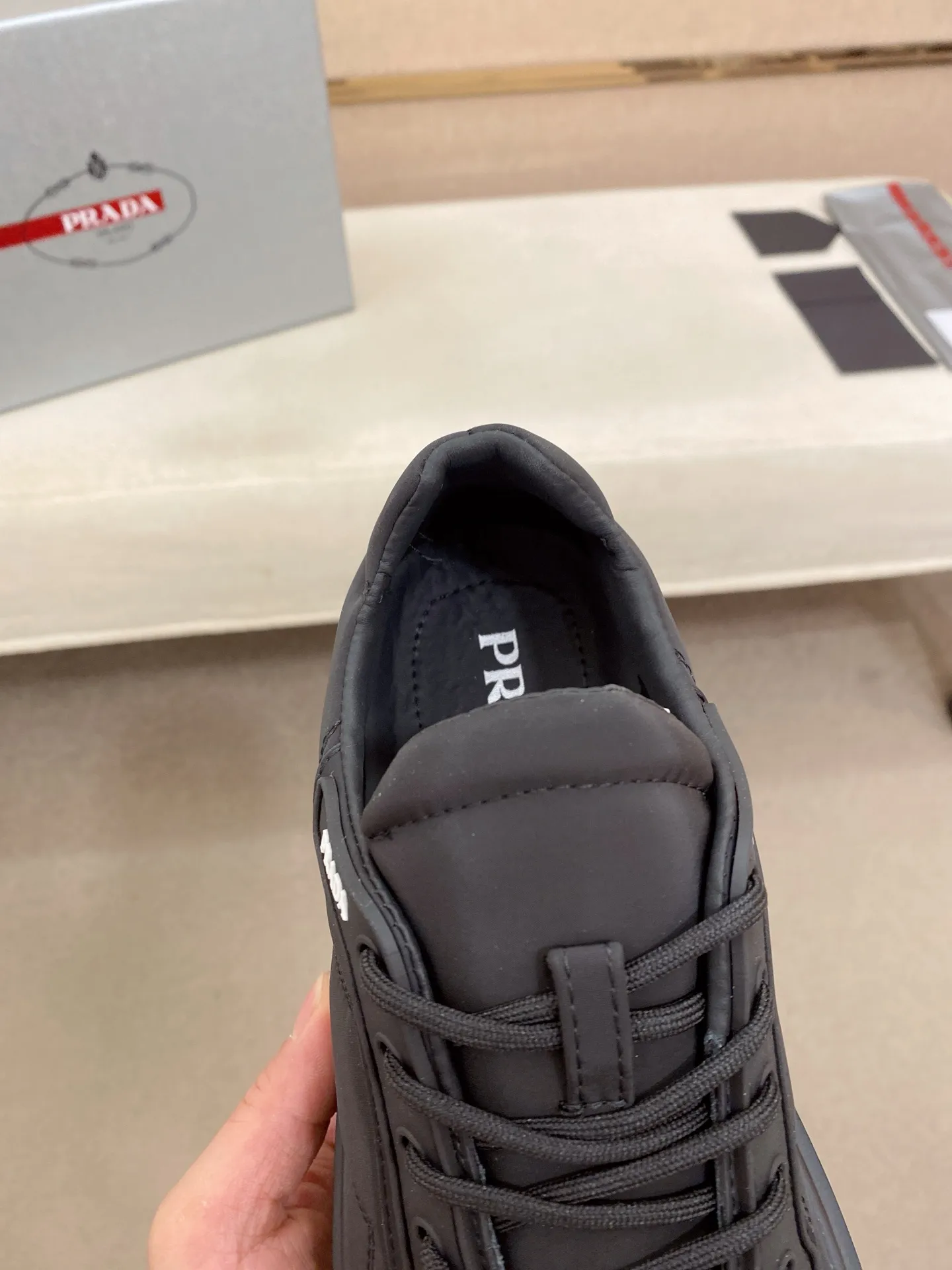 Factory price 580💰 ✔️✔️✔️High version High-quality new PRADA counters are on the market simultaneously, new men's shoes, 😘fabrics imported technological waterproof fabrics, made by pure handicrafts. Lining: Full cowhide lining. 👍🏿 High-end ☄️ air-cushion molded anti-slip rubber outsole, exquisite lines, simple and elegant, comfortable and high-end for leisure travel. Code number: 38 to 45